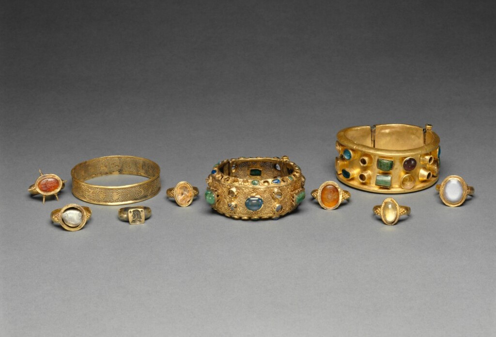 Picture of jewelry circa A.D. 250-400